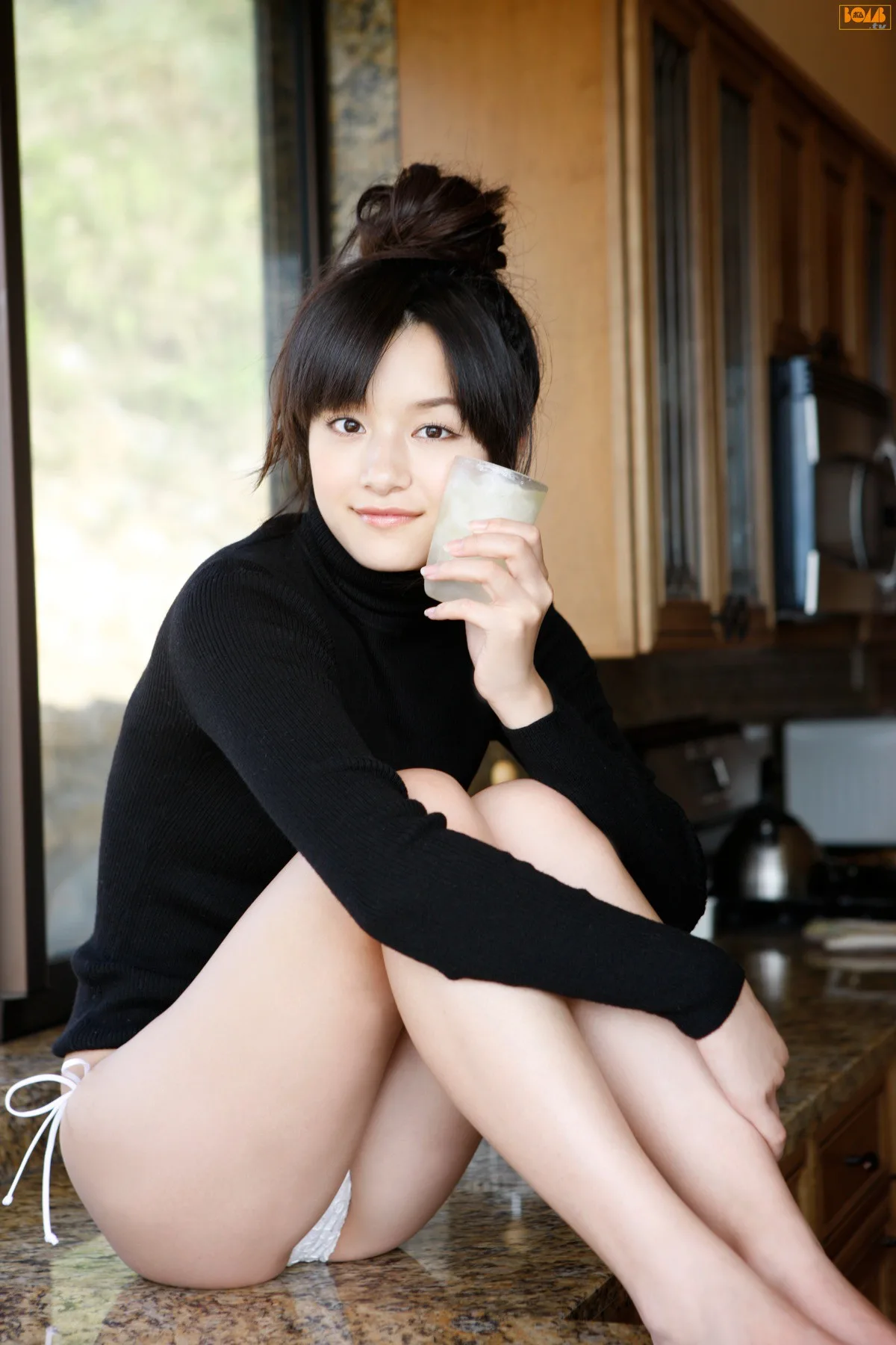 Bom.TVHitomi Miyake, tháng 7 năm 2010 - 6